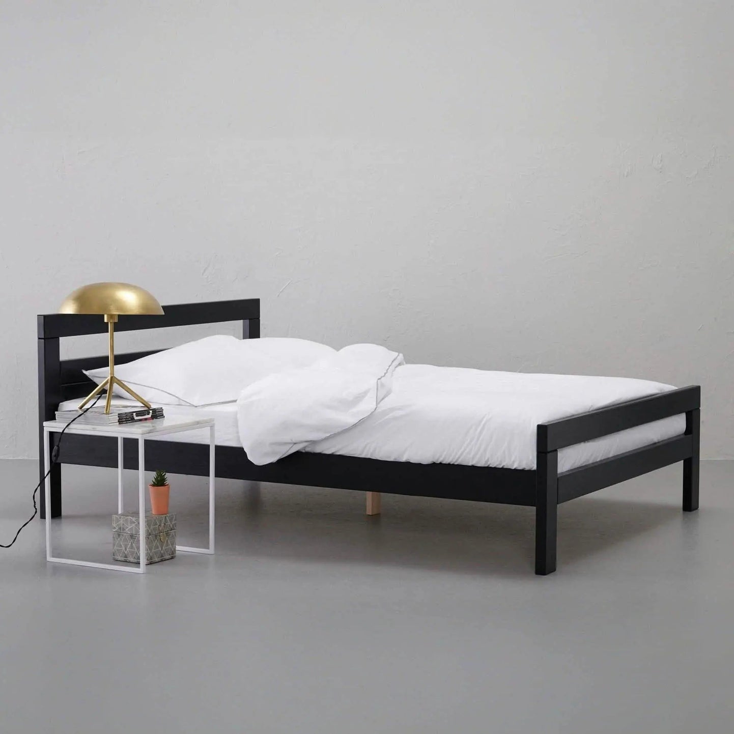 NArt100 - Metal Bed