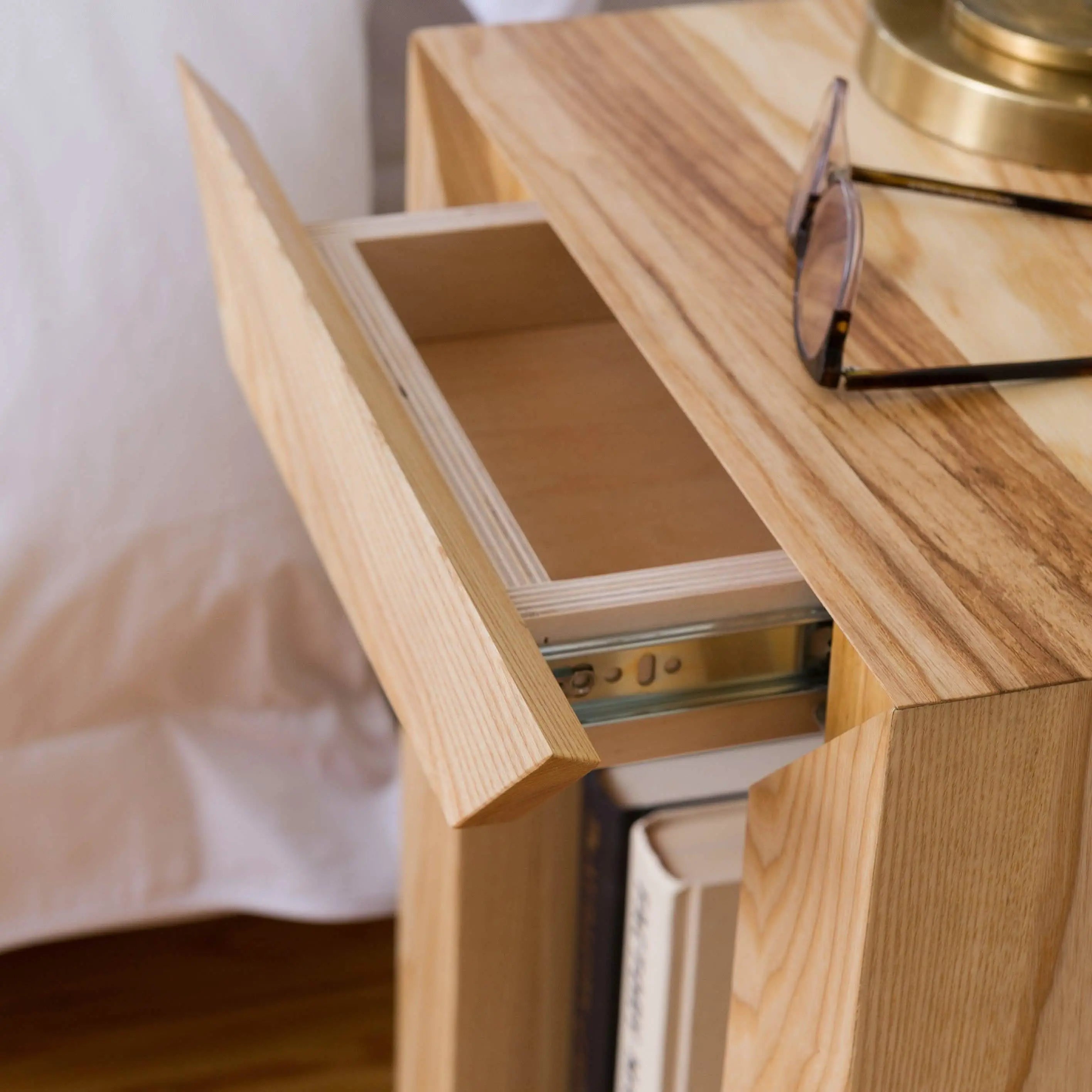 تسوق الأن من هومكس  كومود خشب سويد طبيعي 40*31*55 سم - ROD247 بأفضل سعر وأفضل جودة 