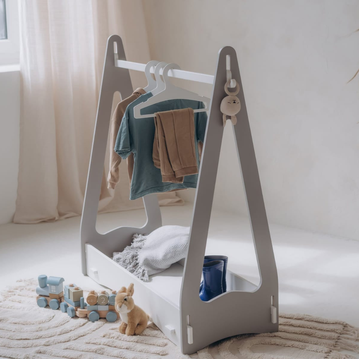 Baby clothes stand