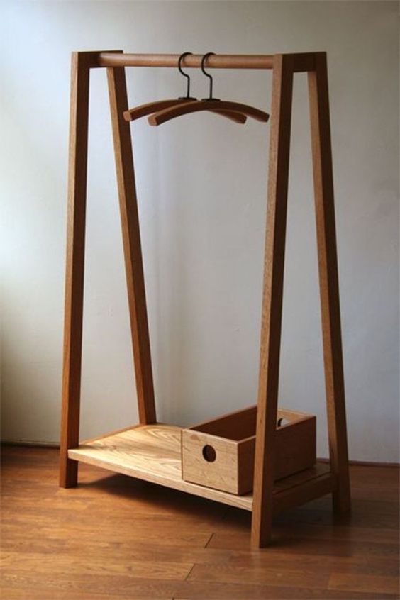 Mosky wood hanger ART.W.AW 10017
